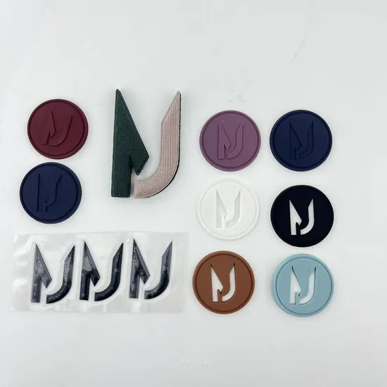 Custom Logo 3D Embossed Rubber Label Patch for Hats Jeans Garment Decoration